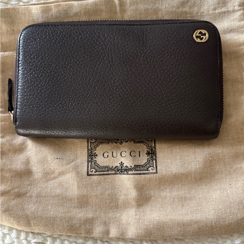 Gucci Interlocking GG Dark Brown Leather Zip Wallet - Authentic